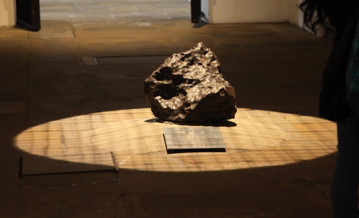 1-aerolito_de_santa_rosa_de_viterbo_en_el_mueo_nacional.jpg